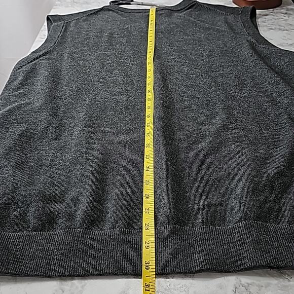 Mens Sz 2XL Gray V-Neck Sleeveless 100% Cotton Vest Preppy Roundtree & Yorke - Picture 8 of 10
